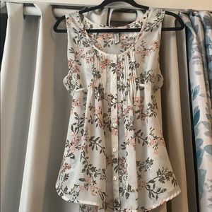 🌸Flowy flowery tank blouse🌸
